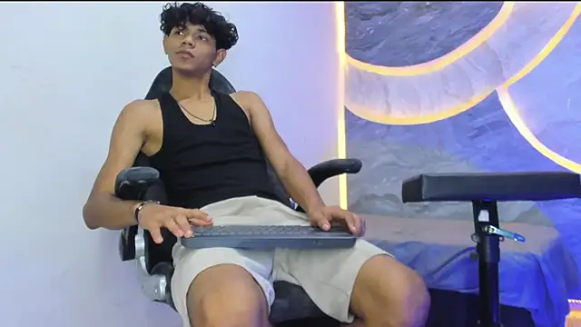 Sex Boy 33  online show from 17, 11, 2025