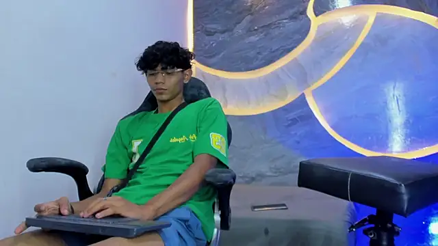 Sex Boy 33  online show from 2, 11, 2025