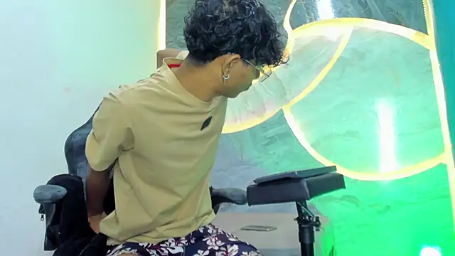 Sex Boy 33  online show from 27, 10, 2025