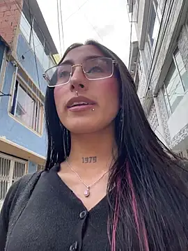 Violeet-Smith online show from 4, 12, 2025