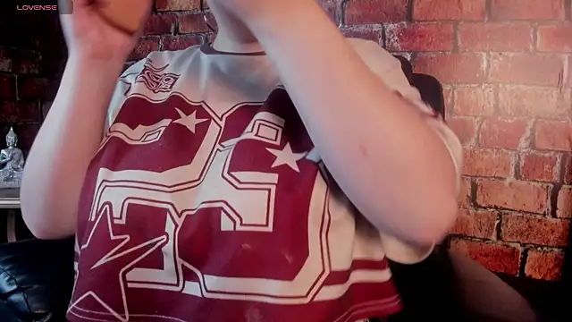 Danna piink  online show from 11, 4, 2026