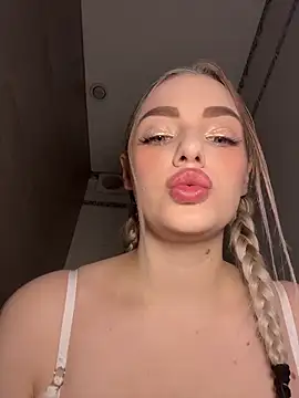 HugeBoobsAlice online show from 22, 5, 2026