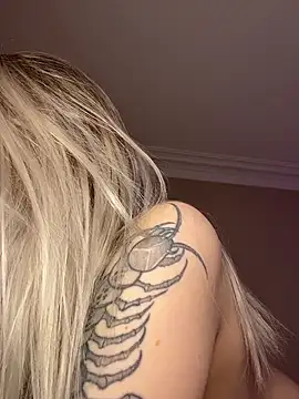 HugeBoobsAlice online show from 14, 5, 2026
