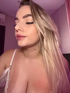 Snapshot of HugeBoobsAlice chatting on 17, 7, 2026 HugeBoobsAlice online show from 17, 7, 2026