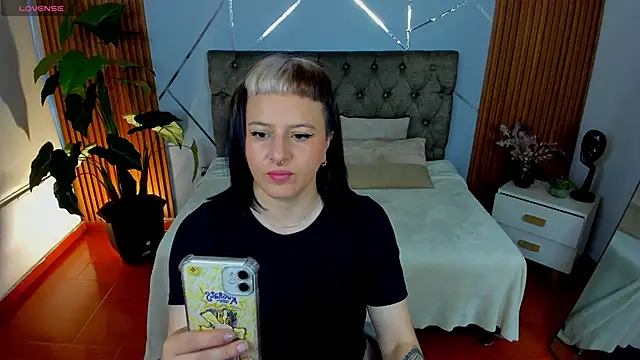 camilaa lux online show from 10, 11, 2025