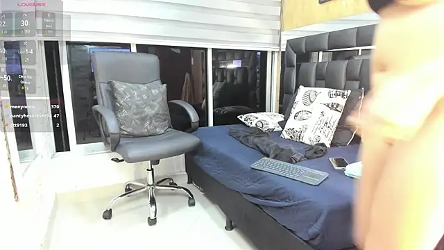 Sasha Davila online show from 12, 11, 2025