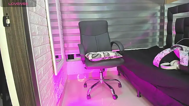 Sasha Davila online show from 28, 11, 2025