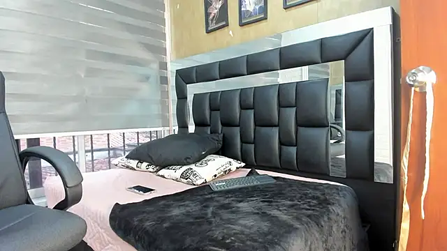 Sasha Davila online show from 10, 11, 2025