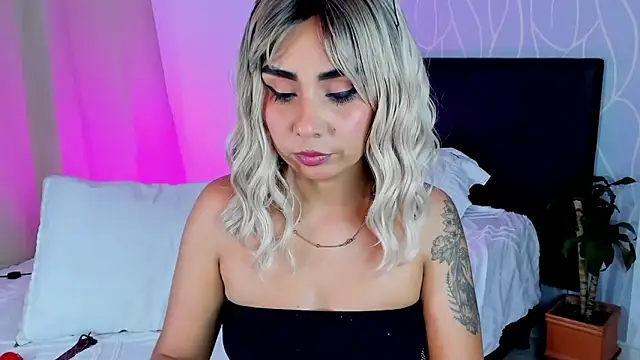 Emilyvalk  online show from 10, 11, 2025