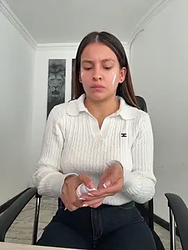 Snapshot of Talia_Bonet chatting on 15, 6, 2026 Talia Bonet online show from 15, 6, 2026