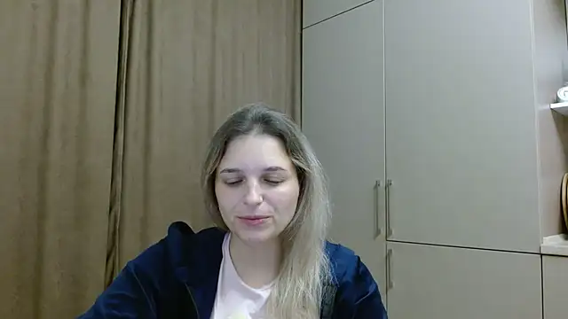 ElisSky301 online show from 18, 11, 2025