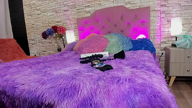 Snapshot of cameron_april chatting on 8, 11, 2025 cameron april online show from 8, 11, 2025