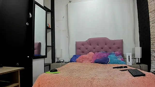 Snapshot of cameron_april chatting on 25, 11, 2025 cameron april online show from 25, 11, 2025