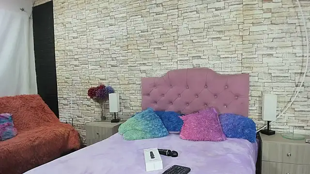 Snapshot of cameron_april chatting on 12, 11, 2025 cameron april online show from 12, 11, 2025