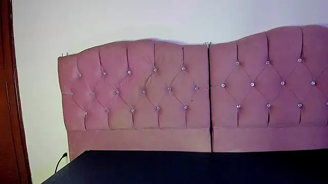 Sara Moon 18 online show from 23, 10, 2025