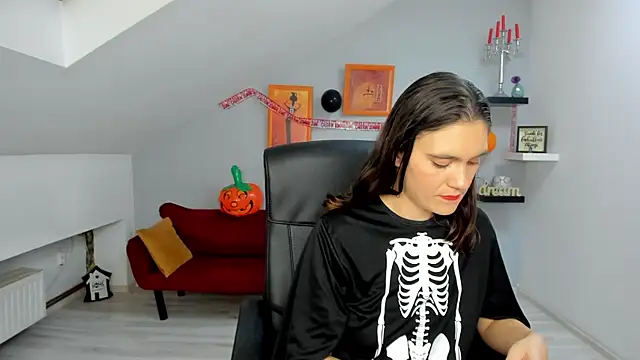 IzzyMonro online show from 30, 10, 2025