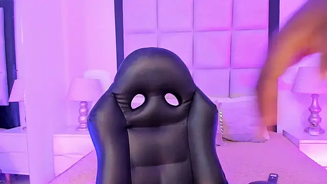 Britanny-Jhonsons online show from 1, 12, 2025