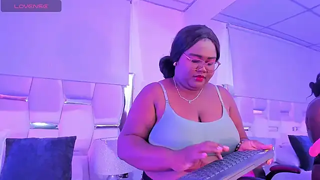 Britanny-Jhonsons online show from 30, 10, 2025