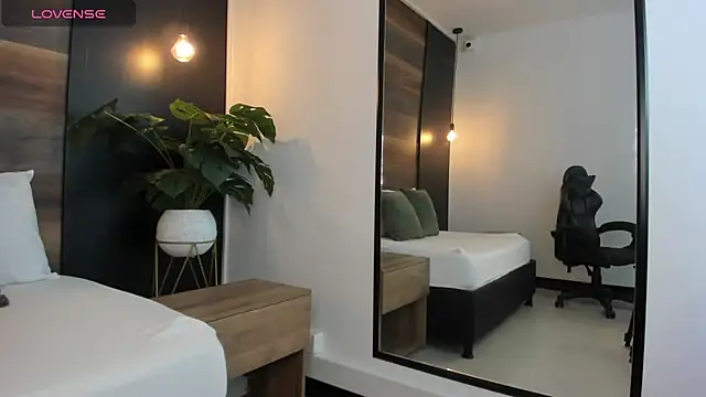 mia collins96 online show from 8, 2, 2026