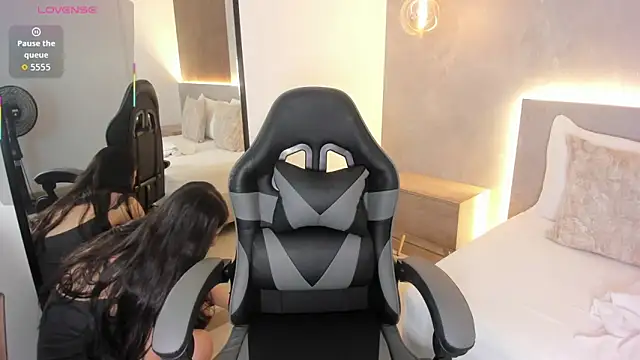 mia collins96 online show from 7, 2, 2026