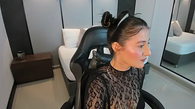 mia collins96 online show from 21, 5, 2026