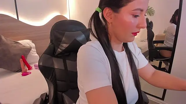 mia collins96 online show from 26, 10, 2025