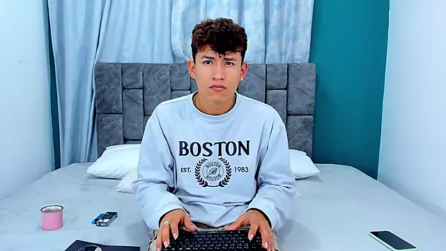 Nicolas Torres  online show from 2, 12, 2025