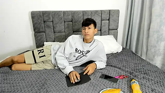 Nicolas Torres  online show from 28, 10, 2025