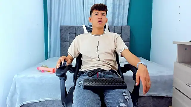 Nicolas Torres  online show from 20, 11, 2025