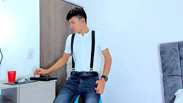 Nicolas Torres  online show from 17, 11, 2025