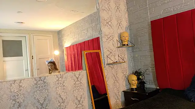 CloeSilver online show from 31, 10, 2025