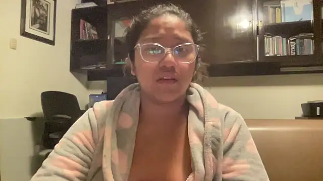 Snapshot of Kmiii21 chatting on 5, 11, 2025 Kmiii21 online show from 5, 11, 2025