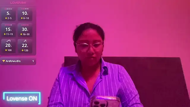 Snapshot of Kmiii21 chatting on 9, 5, 2026 Kmiii21 online show from 9, 5, 2026
