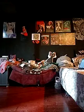 Isis Bathory online show from 30, 10, 2025