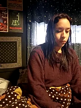 Isis Bathory online show from 27, 11, 2025