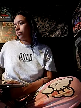 Isis Bathory online show from 14, 11, 2025