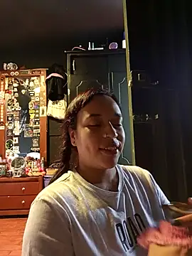 Isis Bathory online show from 8, 11, 2025