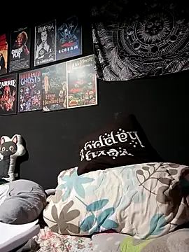 Isis Bathory online show from 6, 11, 2025