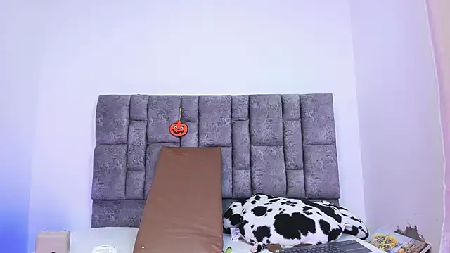 miah storm online show from 28, 10, 2025