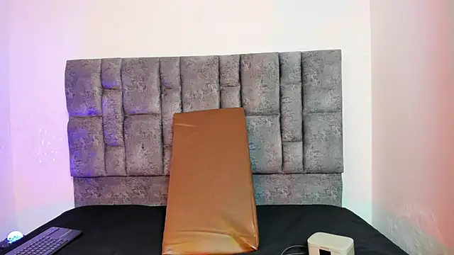 miah storm online show from 8, 11, 2025