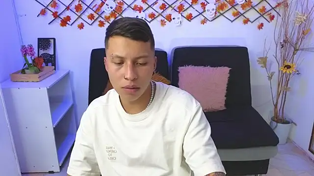 Snapshot of Martin_West chatting on 27, 10, 2025 Martin West online show from 27, 10, 2025