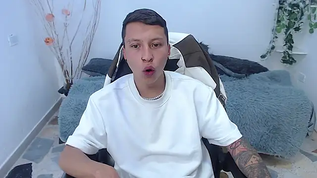 Snapshot of Martin_West chatting on 25, 10, 2025 Martin West online show from 25, 10, 2025