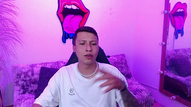 Snapshot of Martin_West chatting on 22, 10, 2025 Martin West online show from 22, 10, 2025