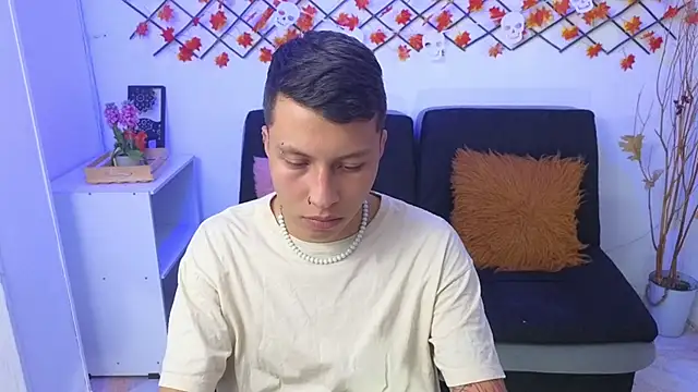 Snapshot of Martin_West chatting on 5, 11, 2025 Martin West online show from 5, 11, 2025