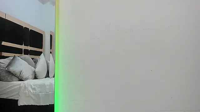 Snapshot of mirandaduboiss chatting on 23, 6, 2026 mirandaduboiss online show from 23, 6, 2026