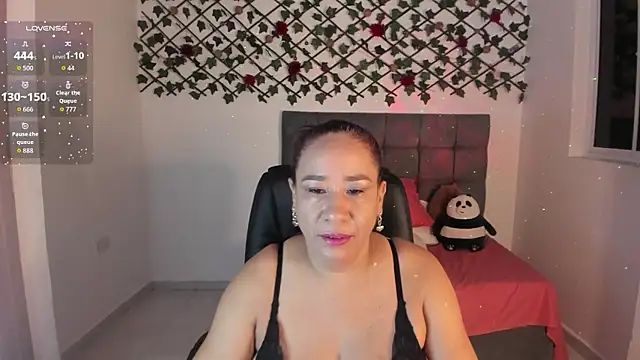 Karly Closson online show from 18, 11, 2025