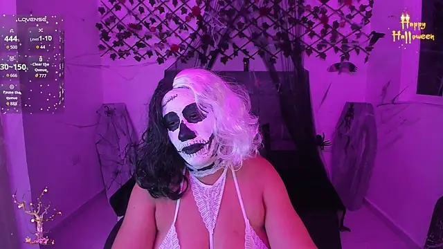 Karly Closson online show from 30, 10, 2025