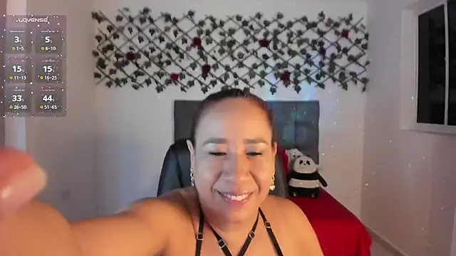 Karly Closson online show from 17, 11, 2025