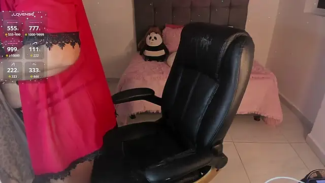 Karly Closson online show from 26, 11, 2025