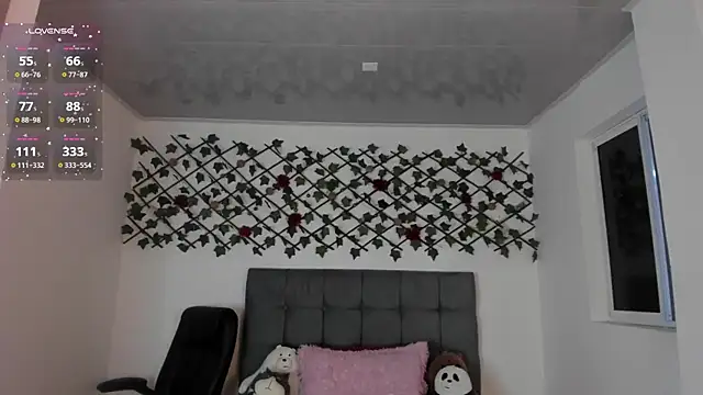 Karly Closson online show from 8, 11, 2025